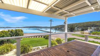 'Footsteps to the Bay' by HolidayCo - 9