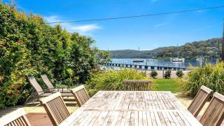 'Footsteps to the Bay' by HolidayCo - 4