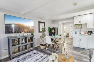 Entire Private Home with 2 Bedrooms 1 Bathroom, Gated Yard, Driveway Parking, Available Now - 4