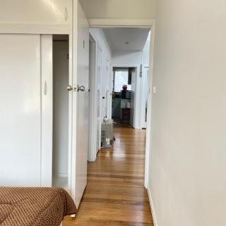 Budget-friendly room near Sunshine Station to CBD - 1