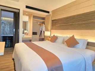 Serene Wood Balcony - 0