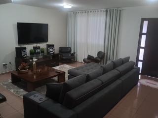 Sobrado luxuoso próximo ao vaca brava - 5