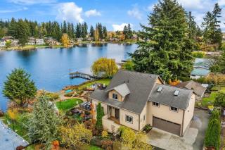 Serene Waterfront Escape w Amazing View & Hot Tub - 9