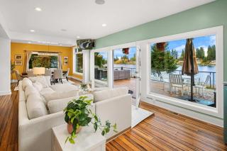 Serene Waterfront Escape w Amazing View & Hot Tub - 1