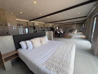 Grand Ocean View Suite with Private Pool - 9