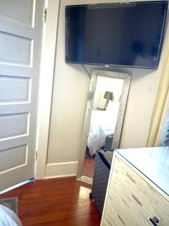 Heart of LA Koreatown bungalow 1bd 1bath - 3