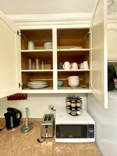 Heart of LA Koreatown bungalow 1bd 1bath - 4