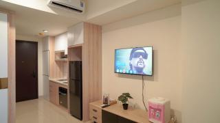 Spacious and Homey Studio at Cleon Park Apartment By Travelio - Jakarta - 5