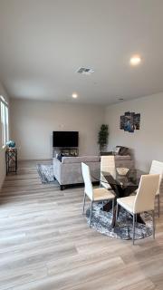 New Holiday Retreat in Merced - 6