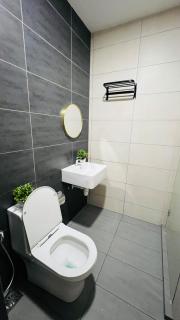 HORIZON SUITES KLIA SEPANG DENGKIL FREE WiFi NETFLIX AND PARKING - 1