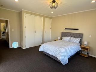 Light-Filled Home With Peaceful Outdoor space - 7