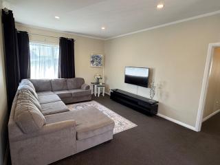 Light-Filled Home With Peaceful Outdoor space - 4