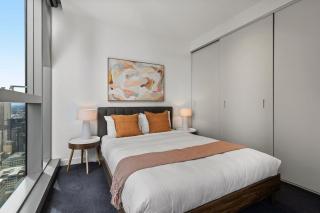 Luxury CBD Retreat Level 51 Views - 9