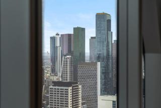 Luxury CBD Retreat Level 51 Views - 4