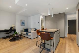 Luxury CBD Retreat Level 51 Views - 1