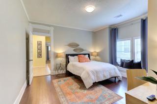 Spacious 3BR Midtown Home - Sleeps 7 - Walkable to Dining & Attractions - Easy Access to Downtown - 1