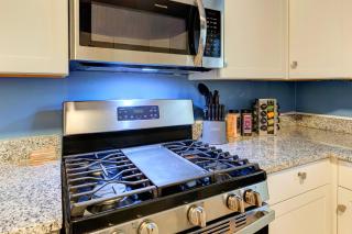 Spacious 3BR Midtown Home - Sleeps 7 - Walkable to Dining & Attractions - Easy Access to Downtown - 5