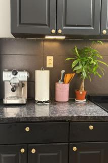 Elegant Upper East Side Studio Retreat Near Central Park and The Met - 3