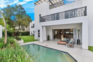 Contemporary Sandton 4bed-Villa, Rooftop Views, Solar-Inverter and Battery - 9