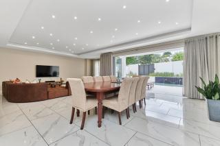 Contemporary Sandton 4bed-Villa, Rooftop Views, Solar-Inverter and Battery - 1