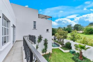 Contemporary Sandton 4bed-Villa, Rooftop Views, Solar-Inverter and Battery - 4