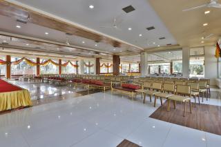 Collection O Vadodara Airport Formerly Milan Party Hall - 1