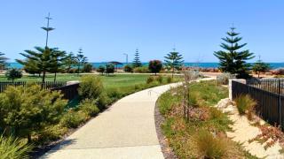 Coastal Family Retreat near Marina - 9