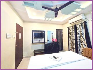 PRIME LOCATION - Near Swargadwar Sea Beach - Bengali market -HOTEL DAMODAR PALACE- PURI - Lift-Parking - Restaurant - 9