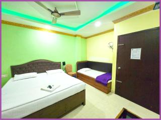 PRIME LOCATION - Near Swargadwar Sea Beach - Bengali market -HOTEL DAMODAR PALACE- PURI - Lift-Parking - Restaurant - 6