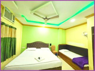 PRIME LOCATION - Near Swargadwar Sea Beach - Bengali market -HOTEL DAMODAR PALACE- PURI - Lift-Parking - Restaurant - 3