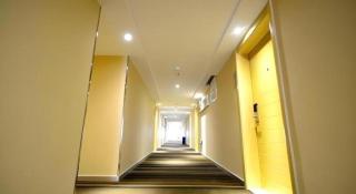 City Comfort Inn Wuhan South Lake Zhongnan University of Economics and Law Fashion City - 1