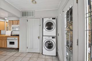 Stylish 3BR City Escape Near Downtown & Riverfront - 1