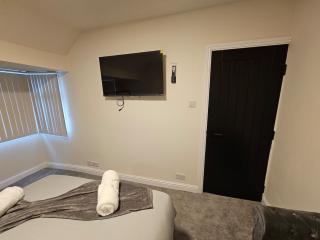 The Rocky Luxe - 4 Bedrooms - Parking - Sleeps 8 - 3