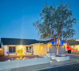 Renovated 4BR Home with Private Pool, BBQ Patio, Ping Pong & Free Parking ,20 min from Strip - 9