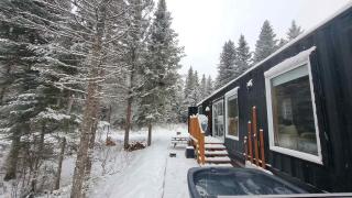 Spa & River view - Le Conteneur Cache - 9