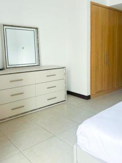 Full lake View 1bk Apartment in JLT 4 ppl early & late check in 10mn to Marina metro station - 4