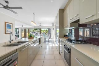 Belle Escapes The Mariner - 6