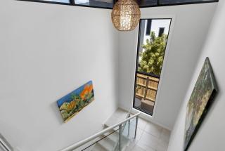 Belle Escapes The Mariner - 4