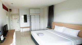 Nana Chat Bangsaen Hotel - 1