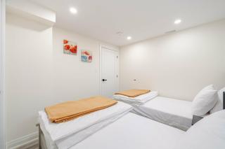 Ideally located Apartment in North York - 3