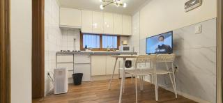 Cozy home Hapjeong Hongdae, parking available, negotiable - 1