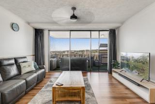 Stylish CBD Escape, Walk to Cafes and Shops! - 9