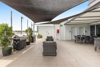 Stylish CBD Escape, Walk to Cafes and Shops! - 7