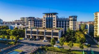 Qingdao Royal Garden Hotel - 2