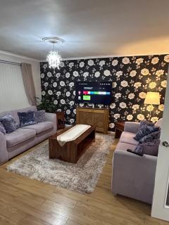 Spacious & Cosy Home - 0