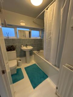 Spacious & Cosy Home - 6