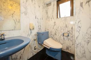 100 m from Nihonbashi Station, 160 square meters rare property Large living room & kitchen with 4 toilets and 3 bathrooms, within walking distance of Namba and Shinsaibashi - 1