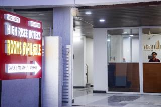 KOKAPET HIGHRISEE LUXURY ROOMs - 1