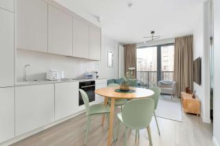 Elegant Apartment with Underground Parking and Balcony by Renters Prestige - 8