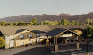 Slackline Moab, Outset Collection by Hilton - 0